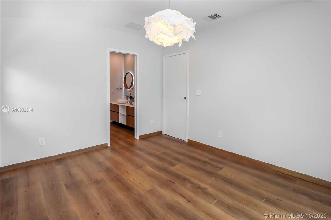 Недавно продано: $675,000 (3 спален, 2 ванн, 1986 Квадратных фут)