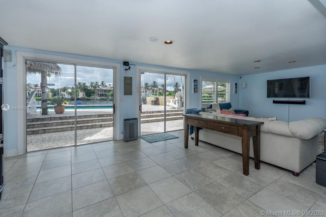 Recently Sold: $1,349,500 (3 beds, 2 baths, 1888 Square Feet)