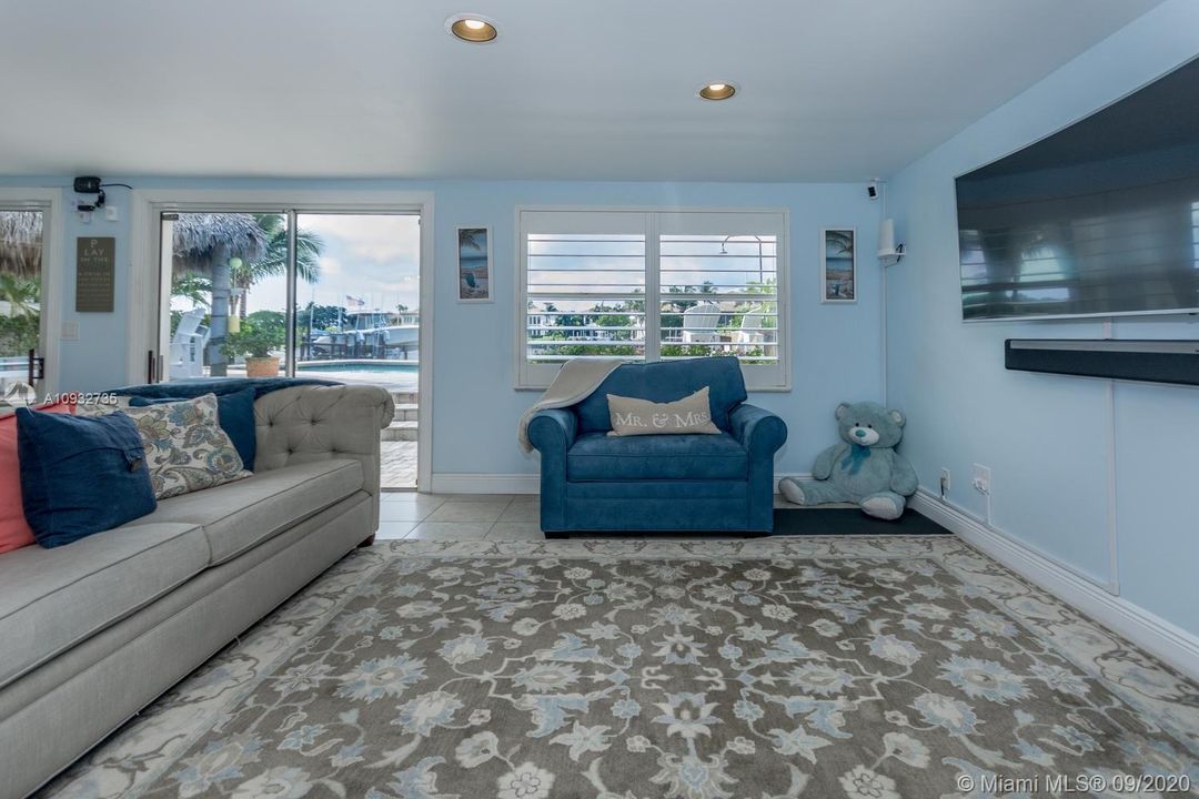 Recently Sold: $1,349,500 (3 beds, 2 baths, 1888 Square Feet)
