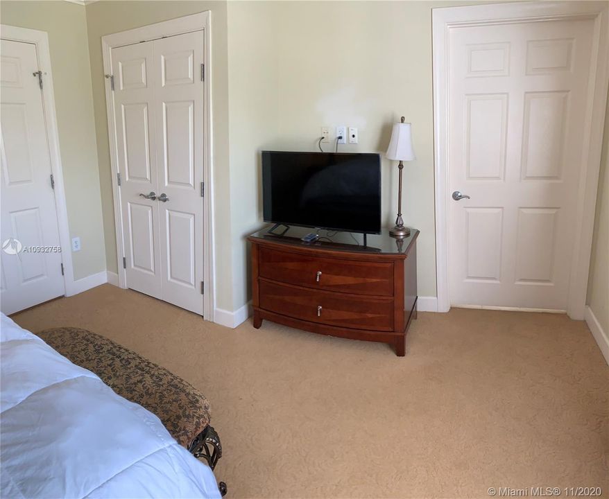 Recently Rented: $1,700 (3 beds, 3 baths, 0 Square Feet)