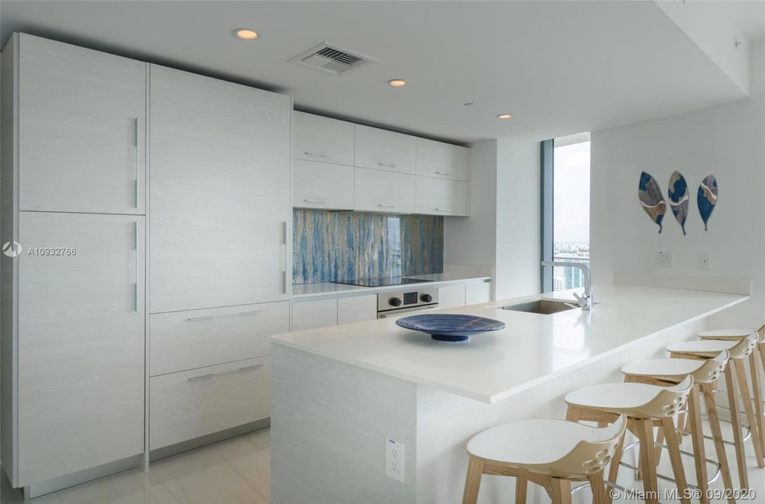 Recently Rented: $4,575 (3 beds, 2 baths, 1281 Square Feet)
