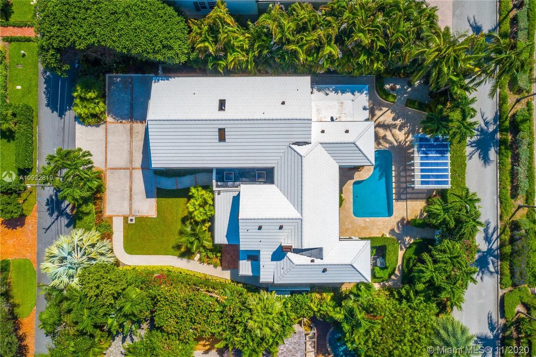 Recently Sold: $3,495,000 (4 beds, 4 baths, 5262 Square Feet)