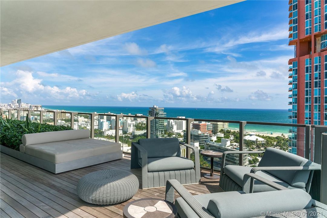 Recently Sold: $13,300,000 (4 beds, 3 baths, 3731 Square Feet)