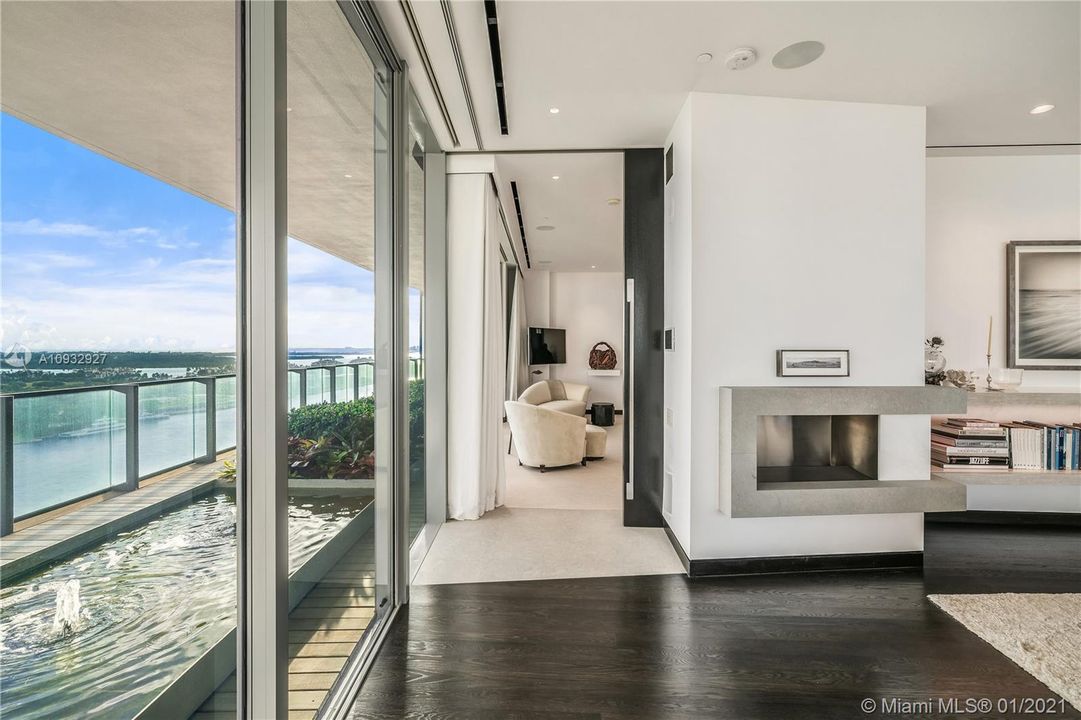 Recently Sold: $13,300,000 (4 beds, 3 baths, 3731 Square Feet)