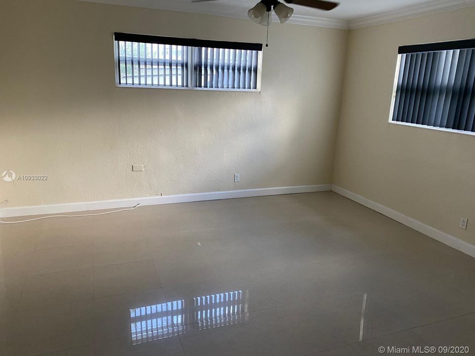 Recently Rented: $3,500 (3 beds, 2 baths, 2153 Square Feet)