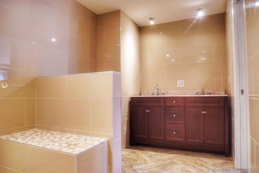 Vendido Recientemente: $500,000 (2 camas, 2 baños, 1671 Pies cuadrados)