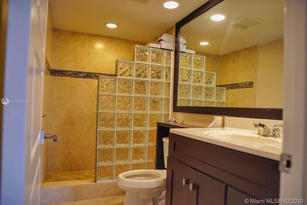Vendido Recientemente: $500,000 (2 camas, 2 baños, 1671 Pies cuadrados)