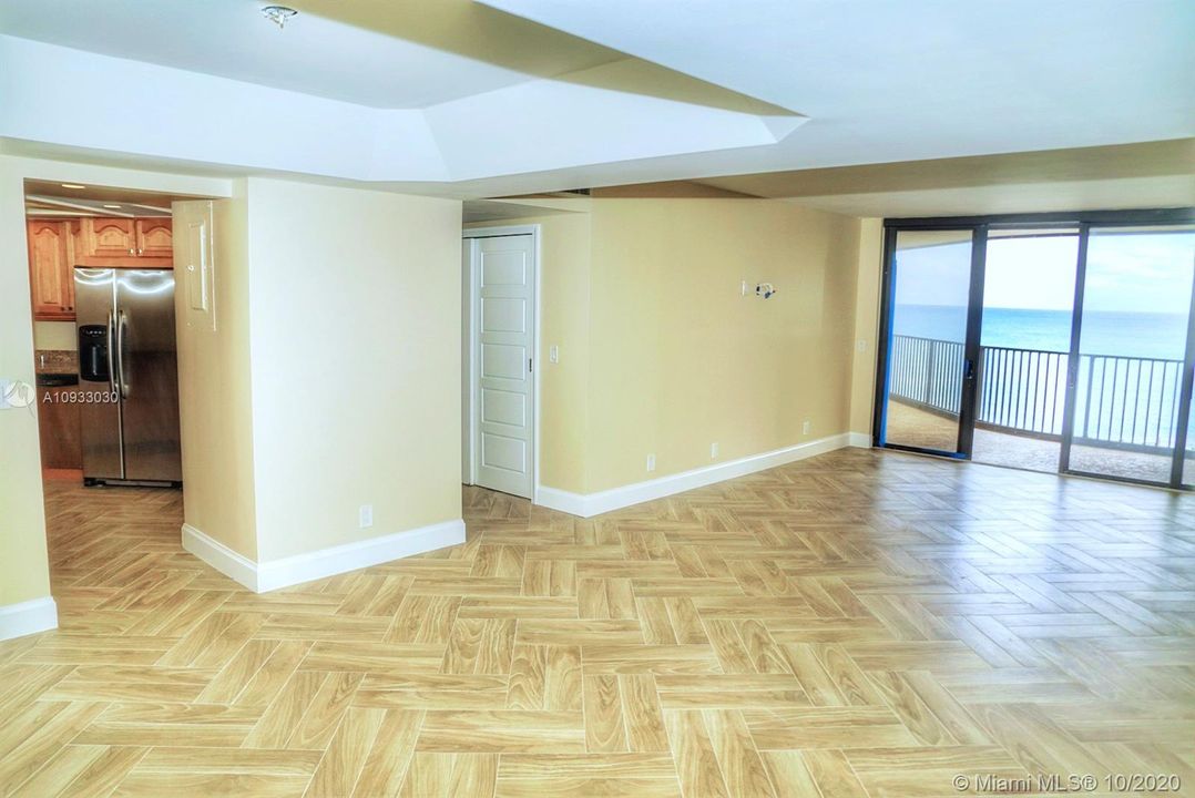 Vendido Recientemente: $500,000 (2 camas, 2 baños, 1671 Pies cuadrados)