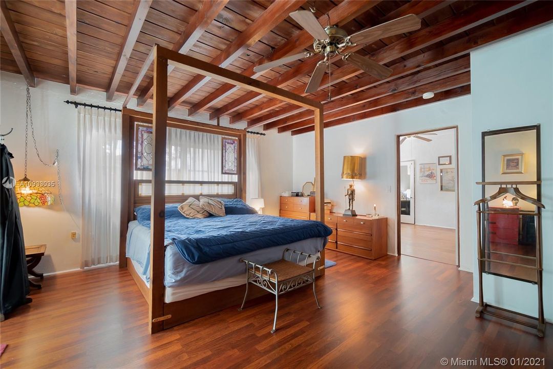 Vendido Recientemente: $999,999 (5 camas, 3 baños, 2849 Pies cuadrados)