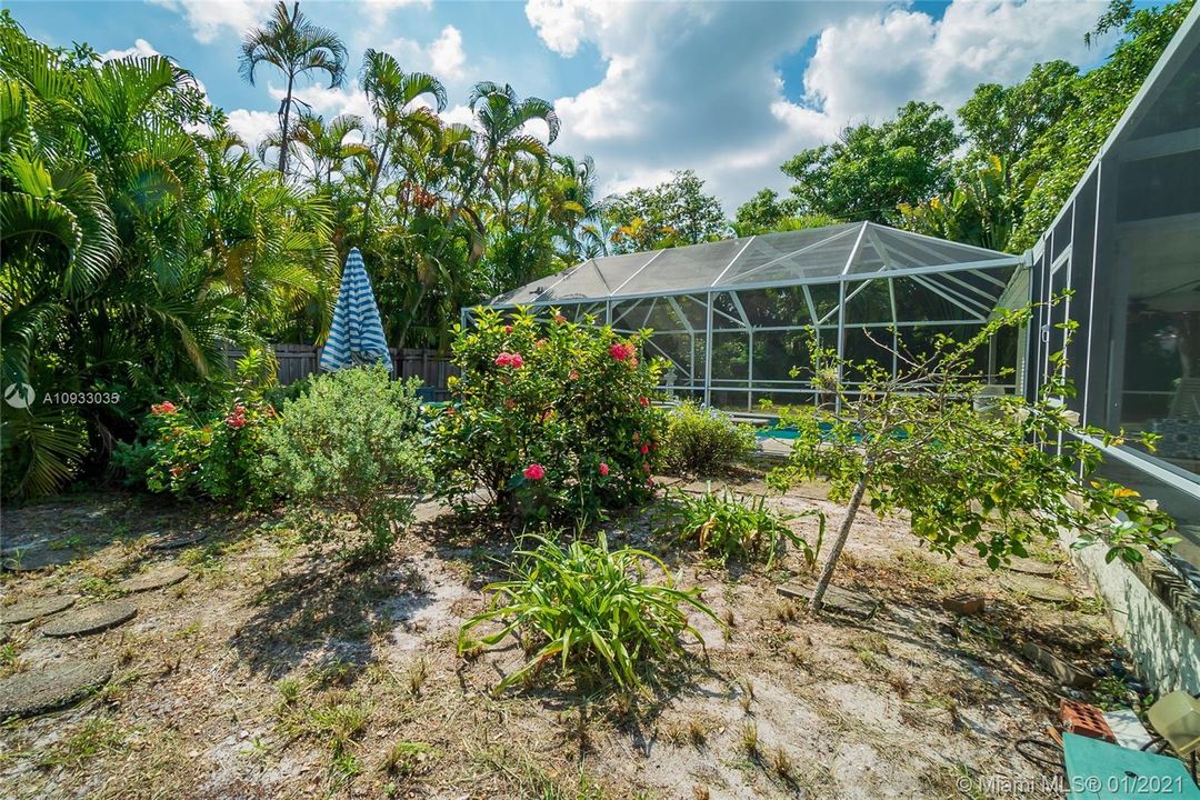 Vendido Recientemente: $999,999 (5 camas, 3 baños, 2849 Pies cuadrados)