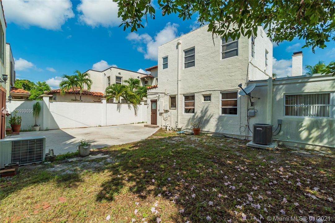 Vendido Recientemente: $999,999 (5 camas, 3 baños, 2849 Pies cuadrados)