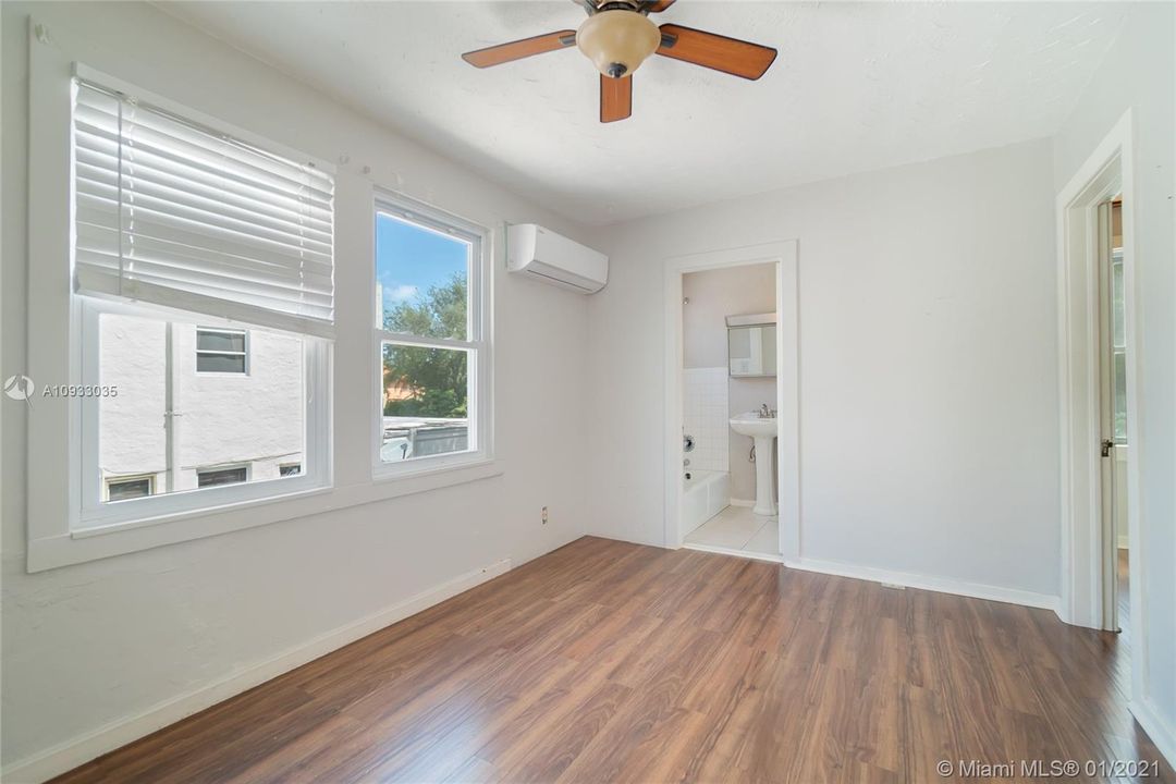 Vendido Recientemente: $999,999 (5 camas, 3 baños, 2849 Pies cuadrados)