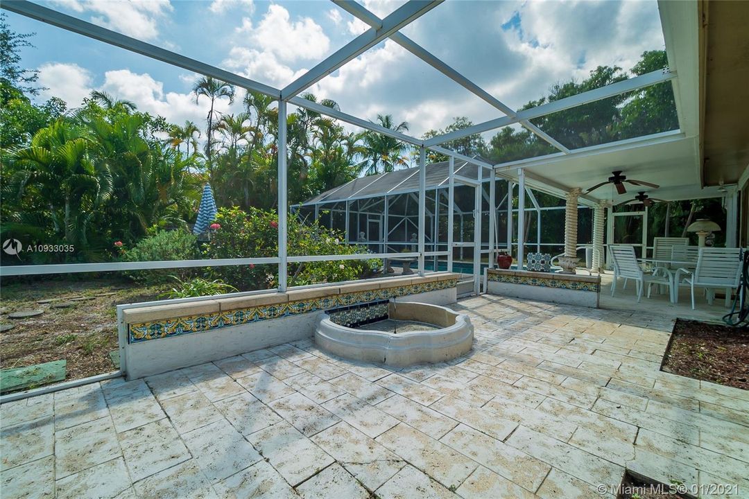 Vendido Recientemente: $999,999 (5 camas, 3 baños, 2849 Pies cuadrados)
