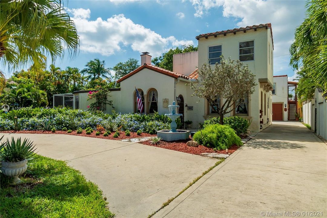 Vendido Recientemente: $999,999 (5 camas, 3 baños, 2849 Pies cuadrados)