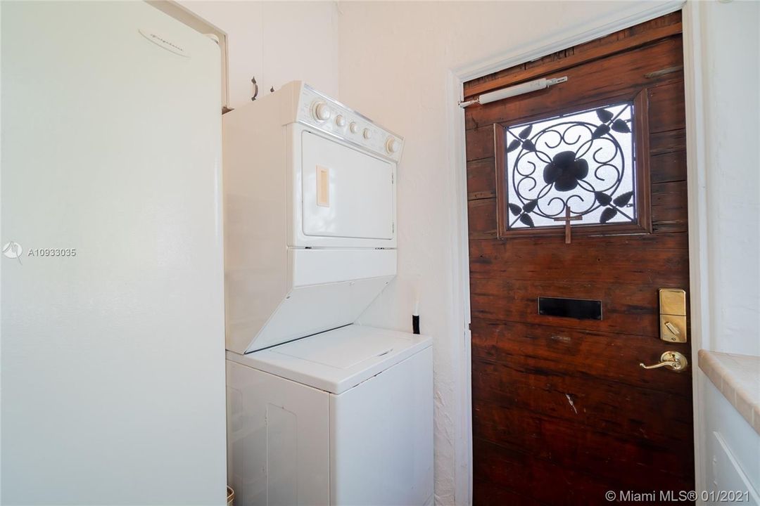 Vendido Recientemente: $999,999 (5 camas, 3 baños, 2849 Pies cuadrados)