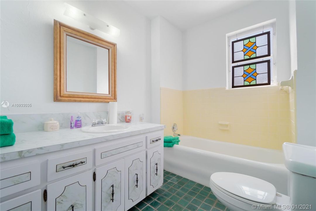 Vendido Recientemente: $999,999 (5 camas, 3 baños, 2849 Pies cuadrados)