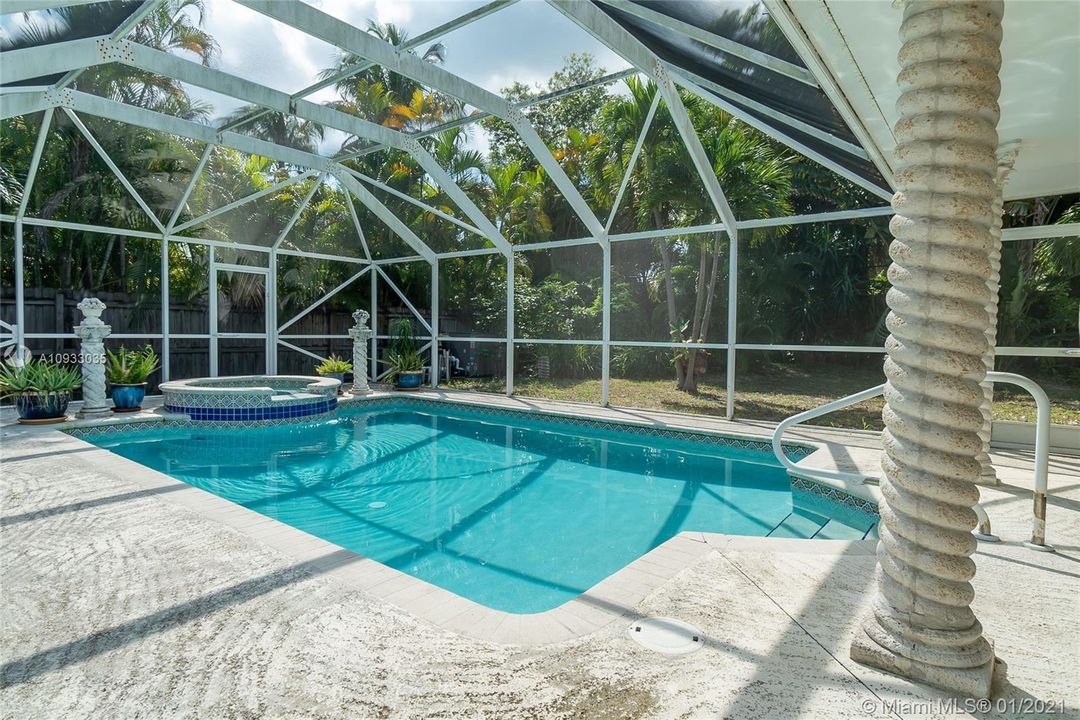 Vendido Recientemente: $999,999 (5 camas, 3 baños, 2849 Pies cuadrados)