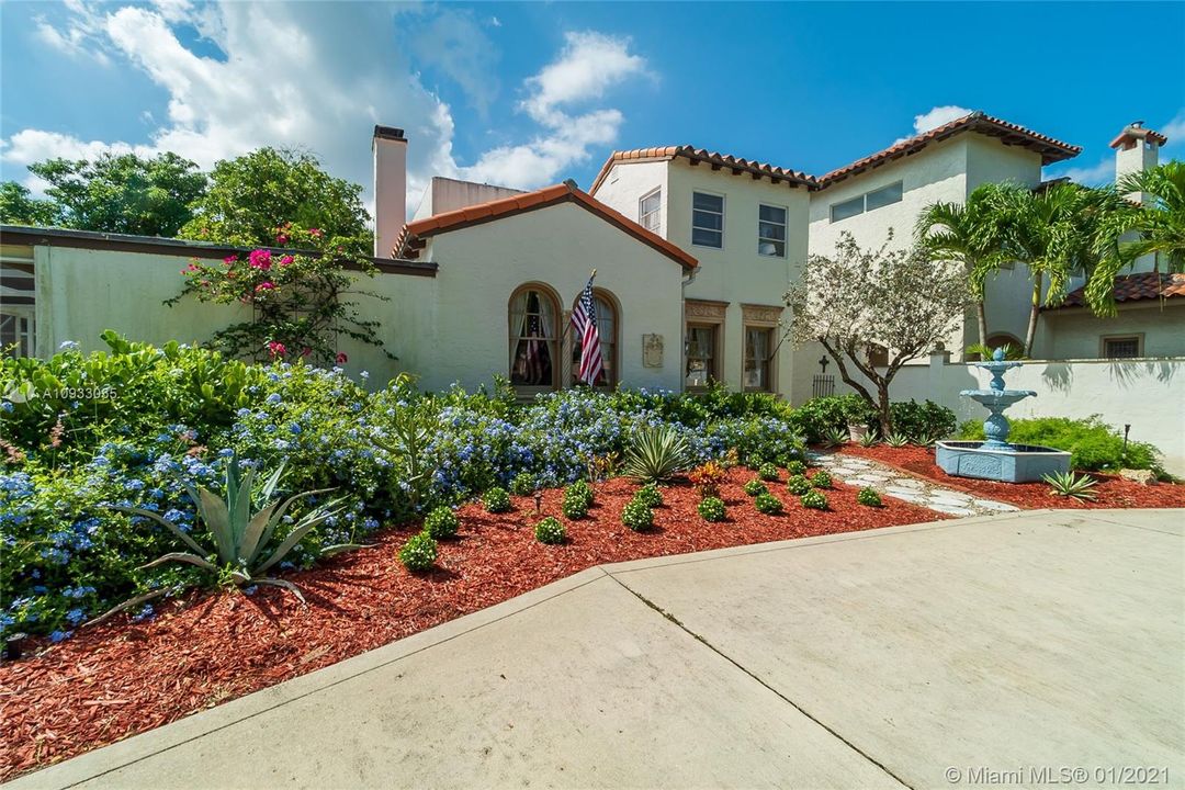 Vendido Recientemente: $999,999 (5 camas, 3 baños, 2849 Pies cuadrados)