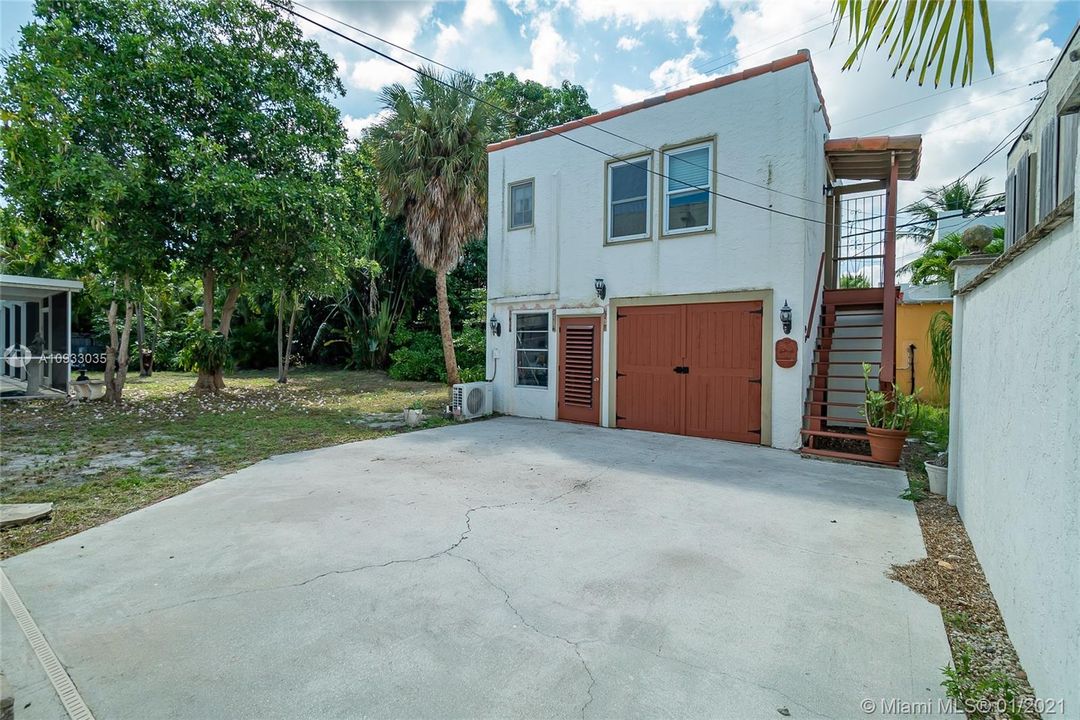Vendido Recientemente: $999,999 (5 camas, 3 baños, 2849 Pies cuadrados)