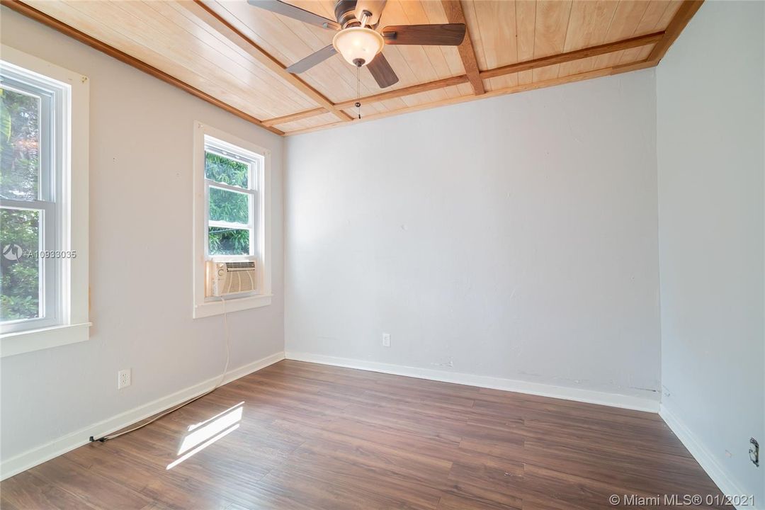 Vendido Recientemente: $999,999 (5 camas, 3 baños, 2849 Pies cuadrados)