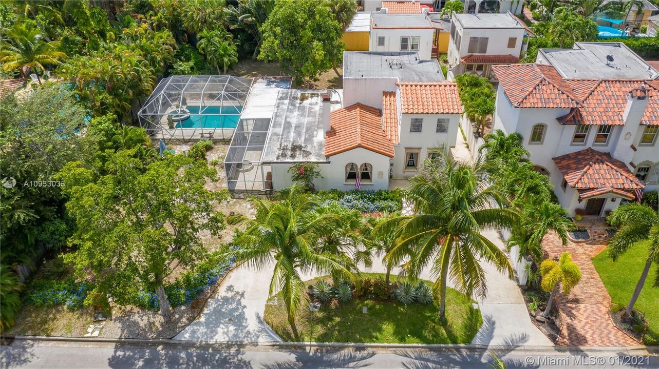 Vendido Recientemente: $999,999 (5 camas, 3 baños, 2849 Pies cuadrados)