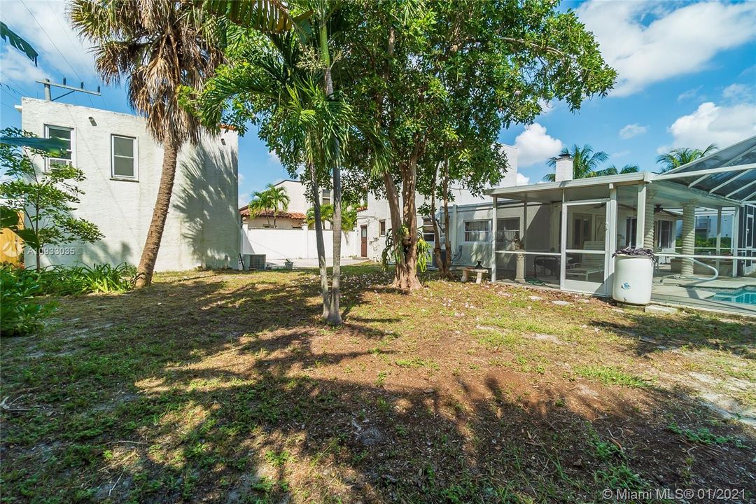 Vendido Recientemente: $999,999 (5 camas, 3 baños, 2849 Pies cuadrados)
