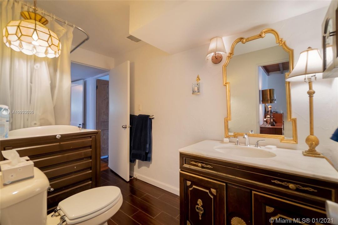 Vendido Recientemente: $999,999 (5 camas, 3 baños, 2849 Pies cuadrados)