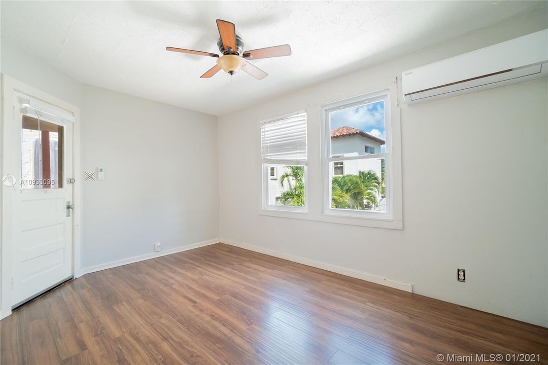 Vendido Recientemente: $999,999 (5 camas, 3 baños, 2849 Pies cuadrados)