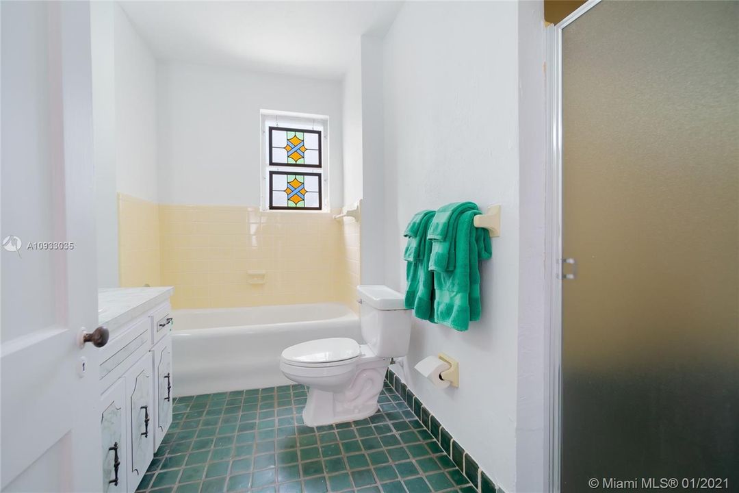 Vendido Recientemente: $999,999 (5 camas, 3 baños, 2849 Pies cuadrados)