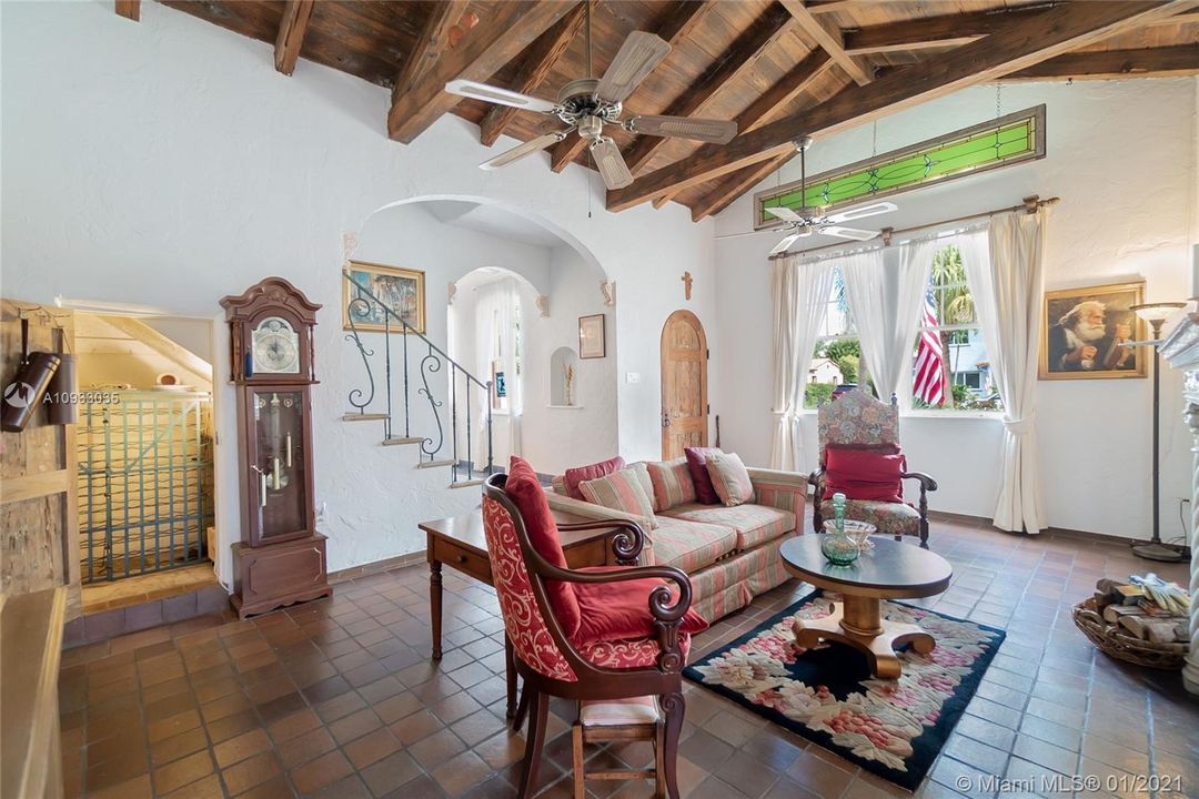 Vendido Recientemente: $999,999 (5 camas, 3 baños, 2849 Pies cuadrados)