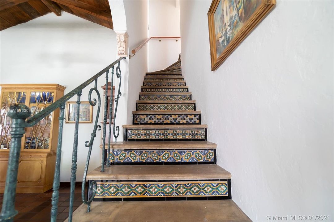 Vendido Recientemente: $999,999 (5 camas, 3 baños, 2849 Pies cuadrados)