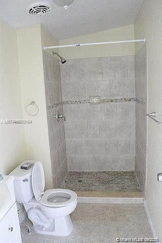 Недавно продано: $165,000 (4 спален, 2 ванн, 1560 Квадратных фут)