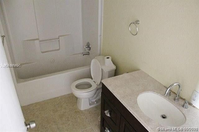 Недавно продано: $165,000 (4 спален, 2 ванн, 1560 Квадратных фут)