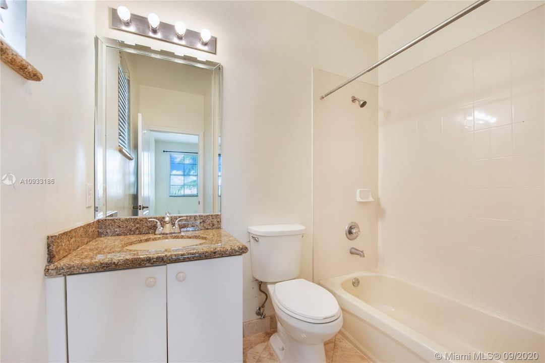 Vendido Recientemente: $575,000 (4 camas, 4 baños, 3053 Pies cuadrados)