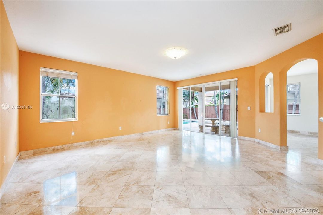 Vendido Recientemente: $575,000 (4 camas, 4 baños, 3053 Pies cuadrados)