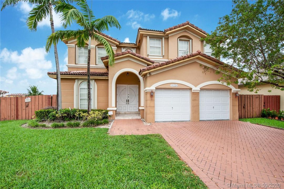 Vendido Recientemente: $575,000 (4 camas, 4 baños, 3053 Pies cuadrados)
