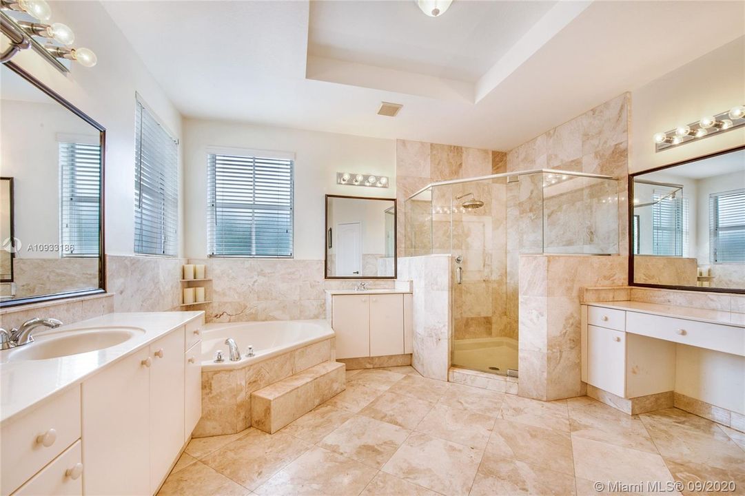 Vendido Recientemente: $575,000 (4 camas, 4 baños, 3053 Pies cuadrados)