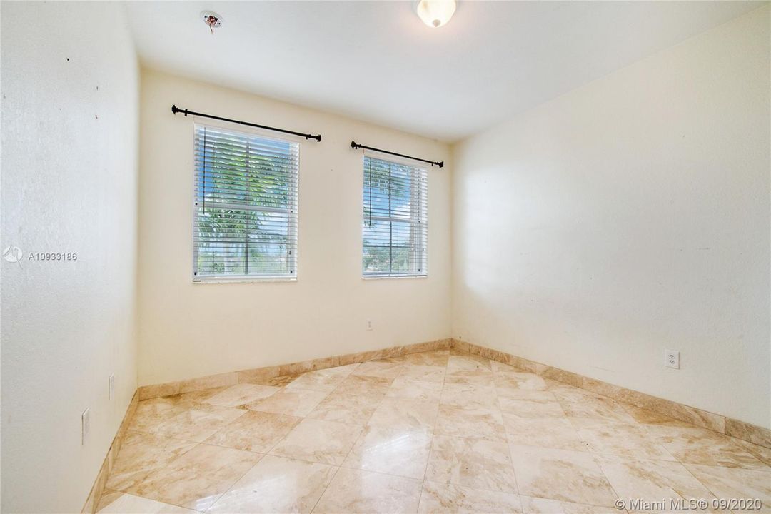 Vendido Recientemente: $575,000 (4 camas, 4 baños, 3053 Pies cuadrados)