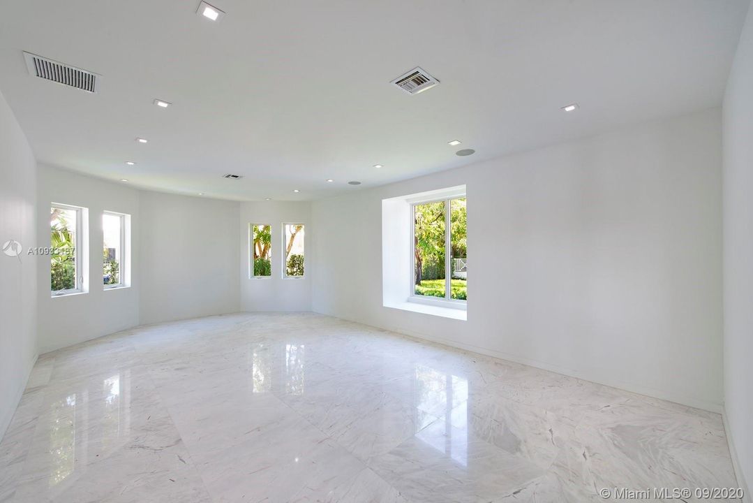 Recently Sold: $8,500,000 (7 beds, 8 baths, 6819 Square Feet)