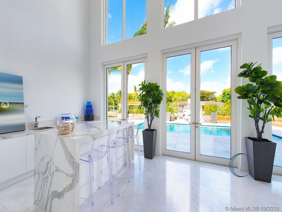 Recently Sold: $8,500,000 (7 beds, 8 baths, 6819 Square Feet)