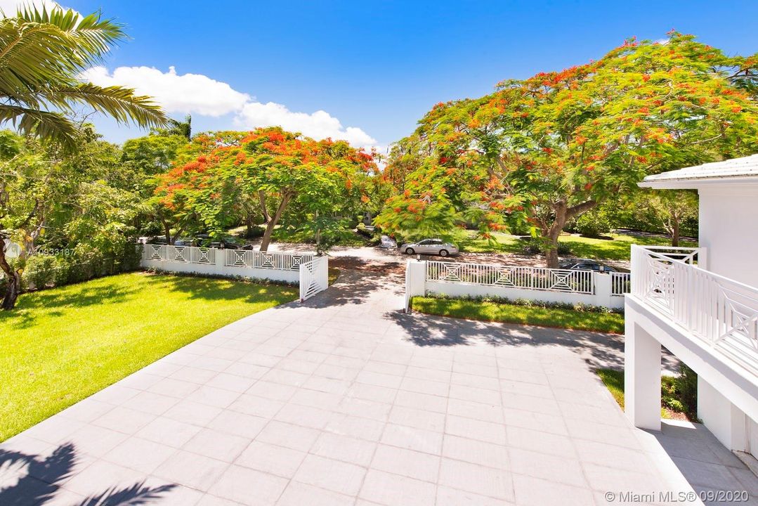 Recently Sold: $8,500,000 (7 beds, 8 baths, 6819 Square Feet)