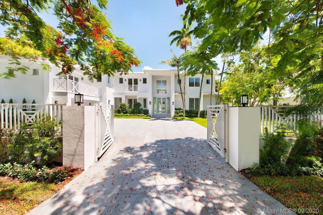 Recently Sold: $8,500,000 (7 beds, 8 baths, 6819 Square Feet)