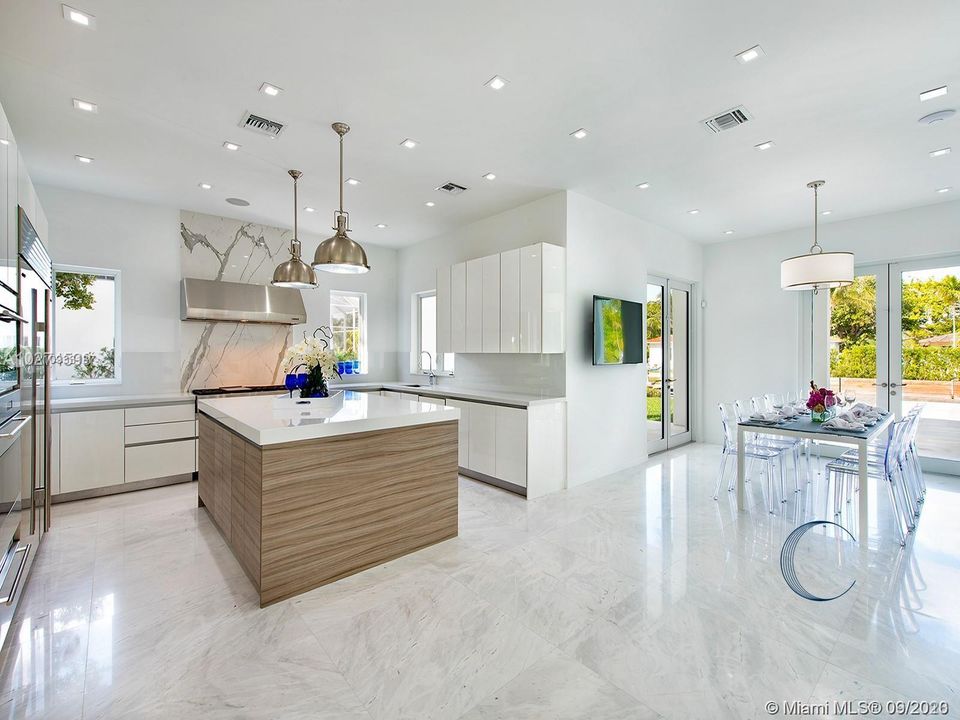 Recently Sold: $8,500,000 (7 beds, 8 baths, 6819 Square Feet)
