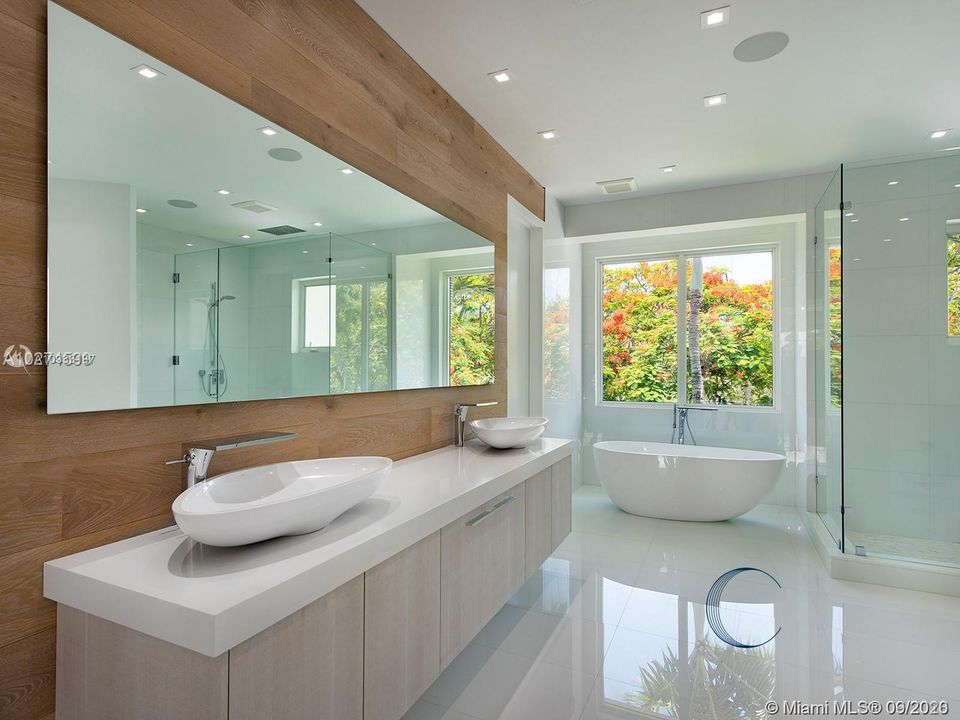Recently Sold: $8,500,000 (7 beds, 8 baths, 6819 Square Feet)