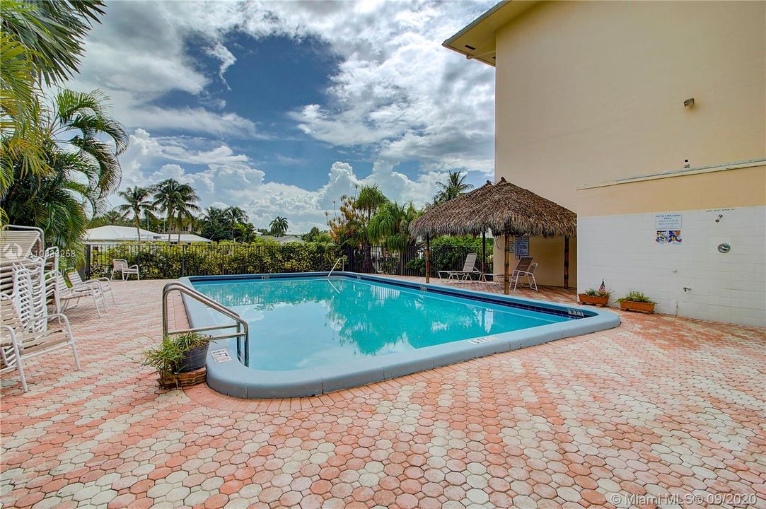 Vendido Recientemente: $291,400 (2 camas, 2 baños, 1056 Pies cuadrados)