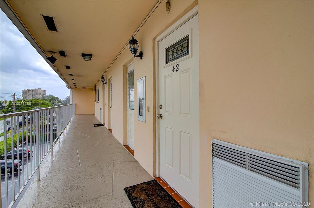Vendido Recientemente: $291,400 (2 camas, 2 baños, 1056 Pies cuadrados)