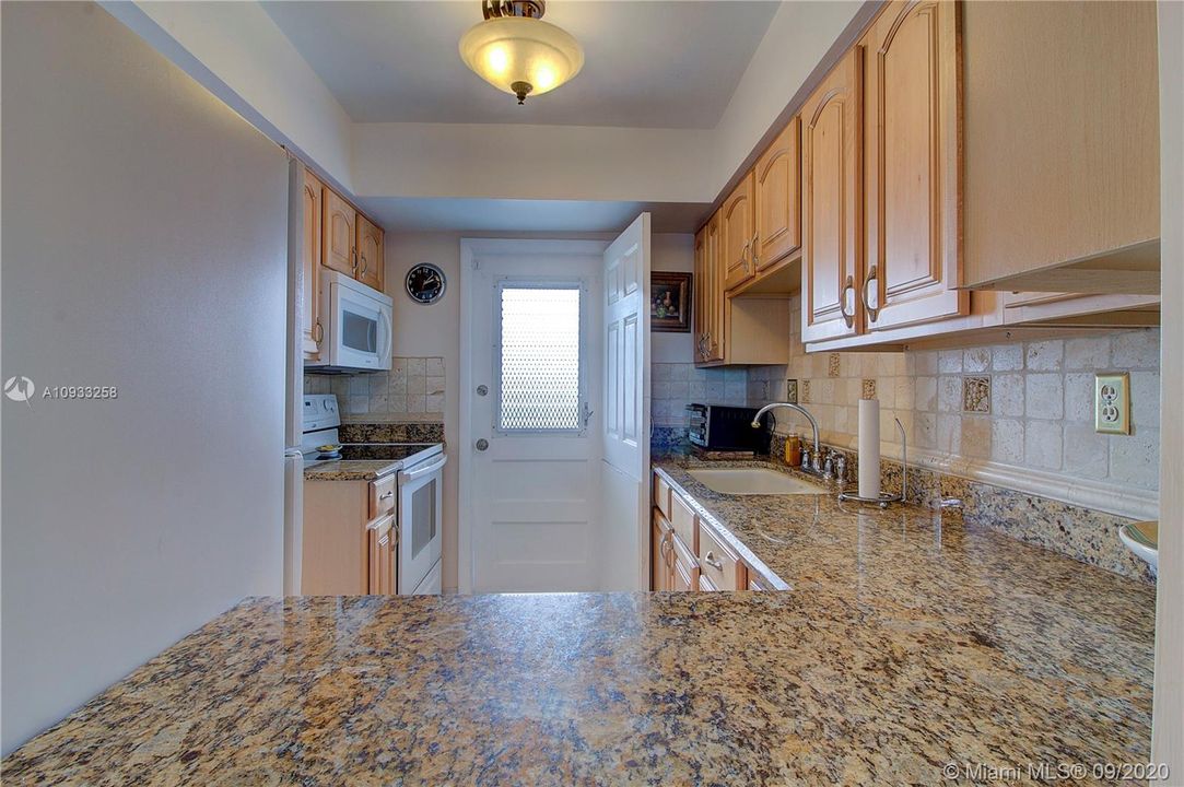 Vendido Recientemente: $291,400 (2 camas, 2 baños, 1056 Pies cuadrados)