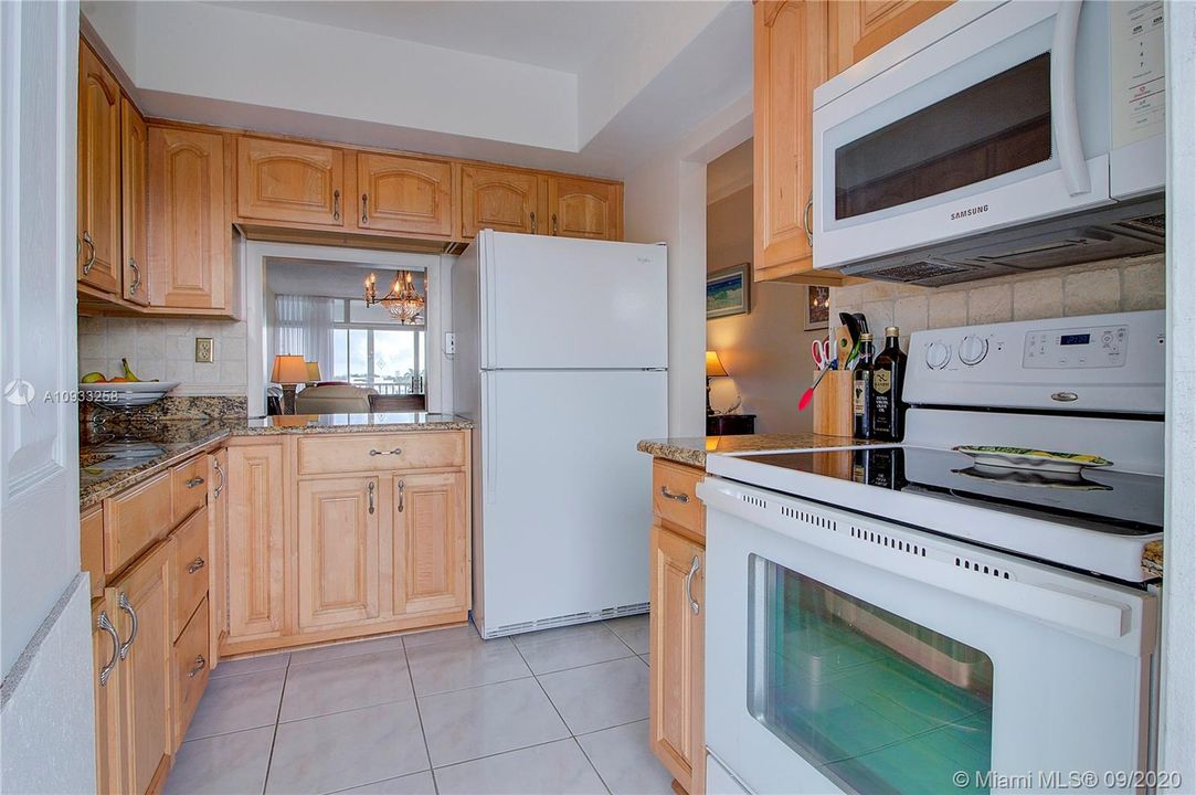 Vendido Recientemente: $291,400 (2 camas, 2 baños, 1056 Pies cuadrados)