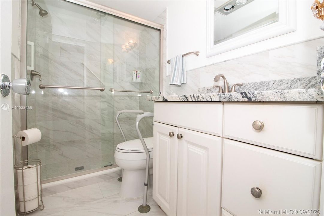 Vendido Recientemente: $291,400 (2 camas, 2 baños, 1056 Pies cuadrados)