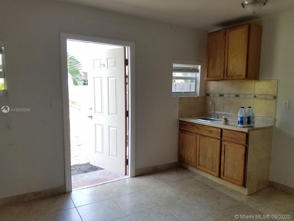 Recently Rented: $800 (1 beds, 1 baths, 500 Square Feet)